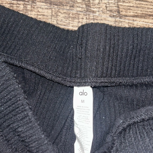 Alo Yoga Black Muse Sweatpant Jogger - Picture 4 of 4